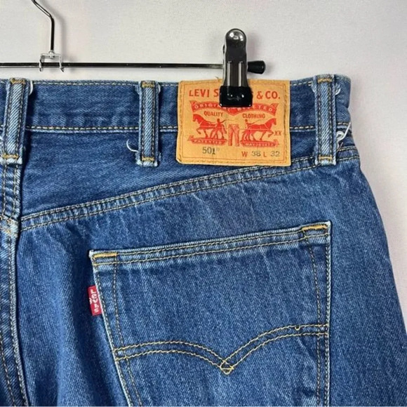 Levi's 501 Medium Blue Wash Button Fly Original Fit Jeans 38 X 32 - Picture 5 of 5